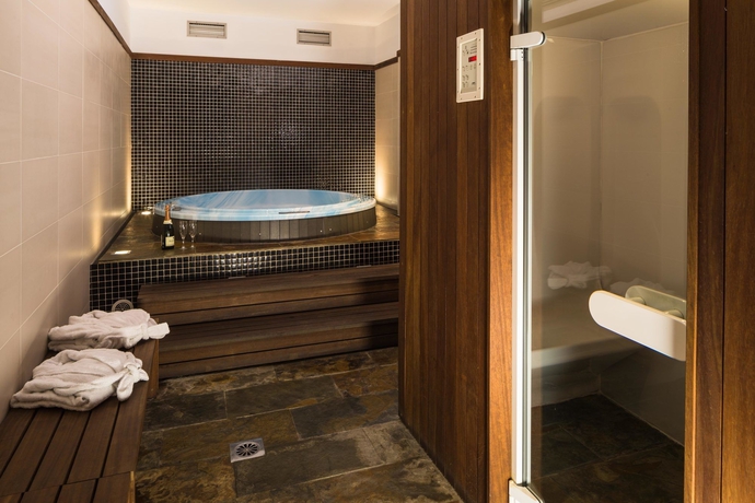 Imagen de la piscina del Aparthotel Apartaments Shusski. Foto 17