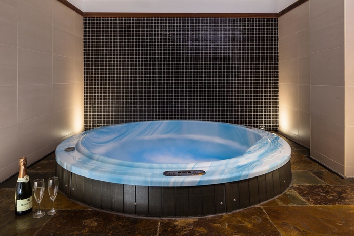 Imagen de la piscina del Aparthotel Apartaments Shusski. Foto 18