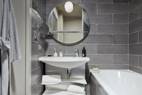 Imagen de la habitación del Aparthotel Aparthotel Adagio Paris Suresnes Longchamp. Foto 5