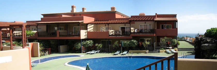 Imagen de la piscina del Aparthotel Apartments El Cerrito. Foto 5
