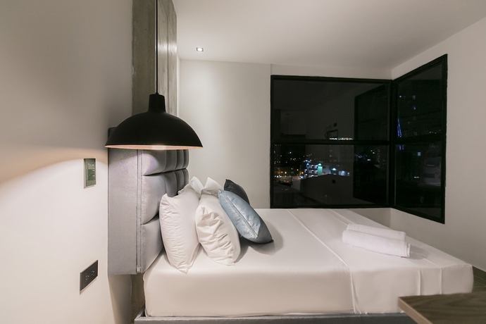 Imagen de la habitación del Aparthotel Apartments Pool and Rooftop Downtown. Foto 15