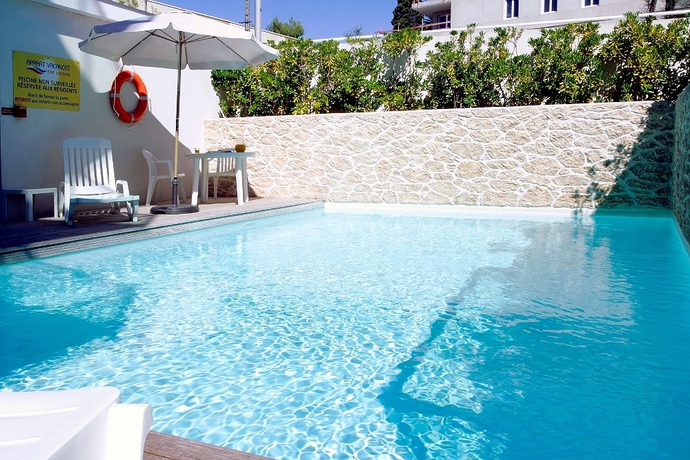 Imagen de la piscina del Aparthotel Appart'city Classic Antibes. Foto 10