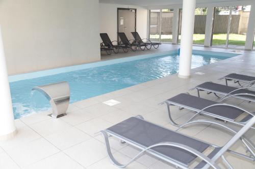 Imagen de la piscina del Aparthotel Appart'h&ocirc;tel Odalys City - Colmar Centre. Foto 9