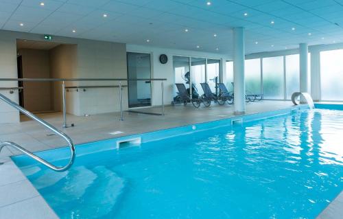 Imagen de la piscina del Aparthotel Appart'h&ocirc;tel Odalys City - Colmar Centre. Foto 10