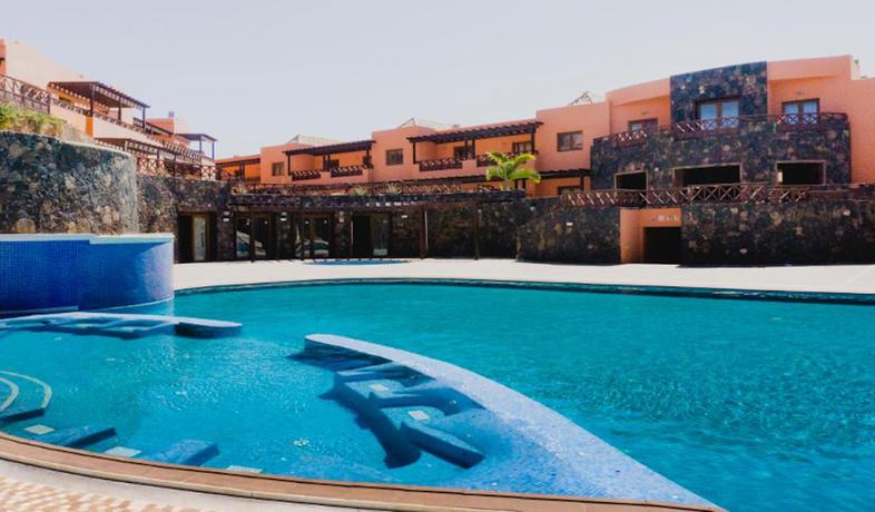 Imagen de la piscina del Aparthotel Arena Castillo. Foto 8