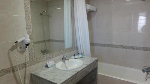 Imagen de la habitación del Aparthotel Arena Center. Foto 16