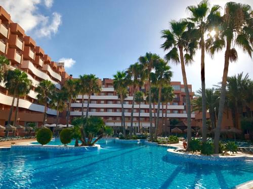 Imagen de la piscina del Aparthotel Arena Center. Foto 23