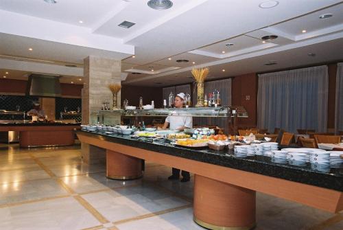 Imagen del bar/restaurante del Aparthotel Arena Center. Foto 4