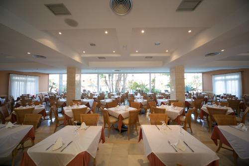 Imagen del bar/restaurante del Aparthotel Arena Center. Foto 5