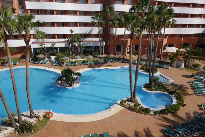 Imagen de la piscina del Aparthotel Arena Center. Foto 26
