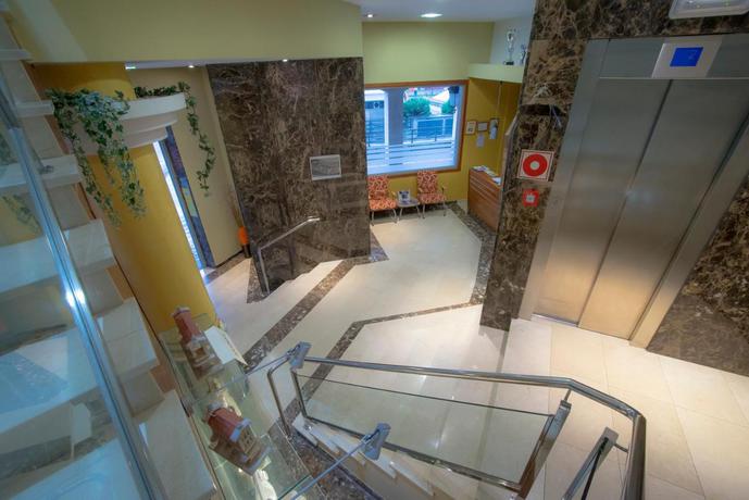 Imagen de los interiores del Aparthotel Arenteiro. Foto 10