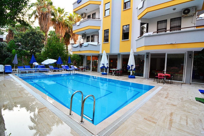 Imagen de la piscina del Aparthotel Arsi Sweet Suit Hotel. Foto 14
