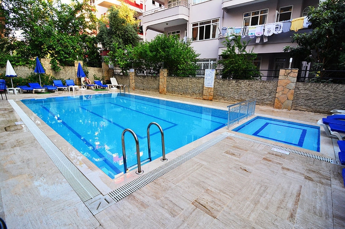 Imagen de la piscina del Aparthotel Arsi Sweet Suit Hotel. Foto 15