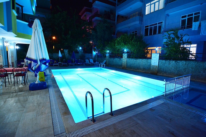 Imagen de la piscina del Aparthotel Arsi Sweet Suit Hotel. Foto 16