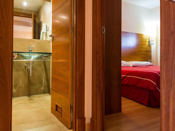 Imagen de la habitación del Aparthotel Astuy ***. Foto 7