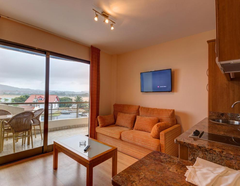 Imagen de la habitación del Aparthotel Astuy. Foto 3
