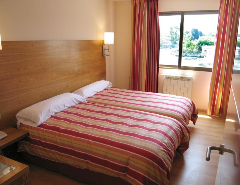 Imagen de la habitación del Aparthotel Astuy. Foto 5