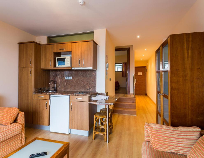 Imagen de la habitación del Aparthotel Astuy. Foto 6
