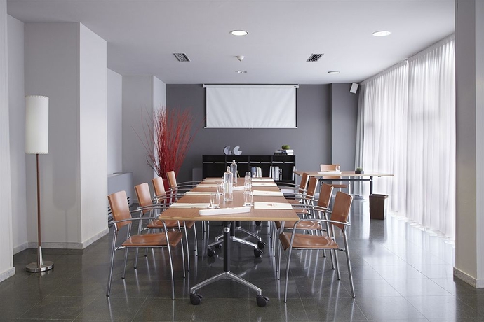 Imagen de los interiores del Aparthotel Atenea Barcelona. Foto 13