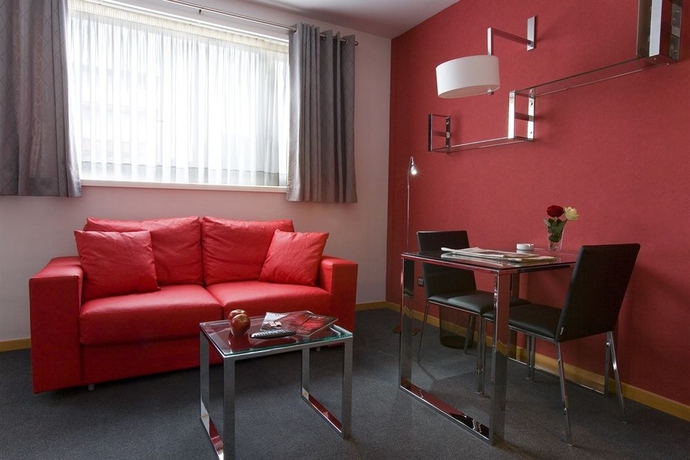 Imagen de los interiores del Aparthotel Atenea Barcelona. Foto 14