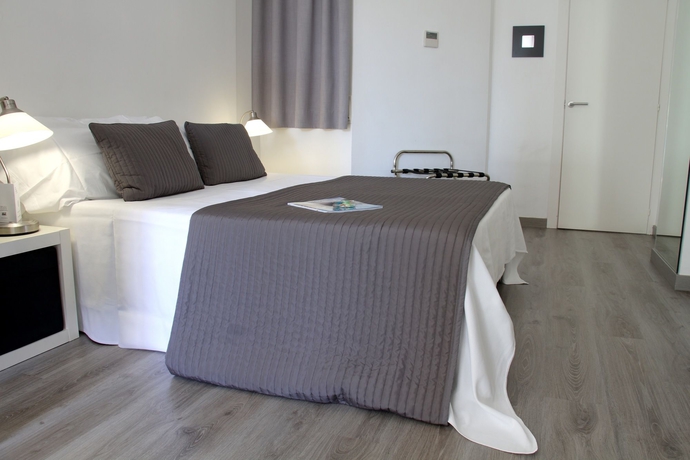 Imagen de la habitación del Aparthotel Atenea Calabria. Foto 4