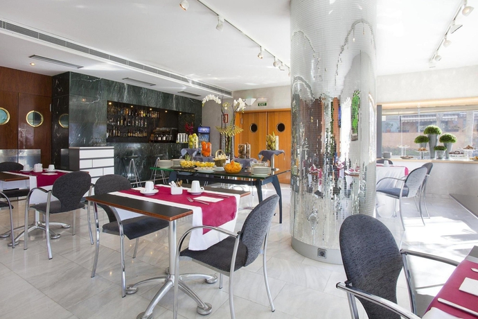 Imagen del bar/restaurante del Aparthotel Atenea Valles. Foto 2