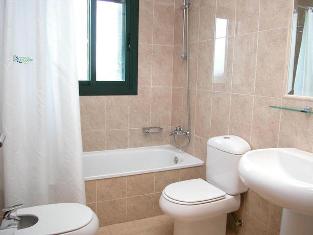 Imagen de los interiores del Aparthotel Atl&aacute;ntico Resort. Foto 7