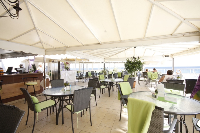 Imagen de la piscina del Aparthotel Atlantic Beach Club. Foto 16