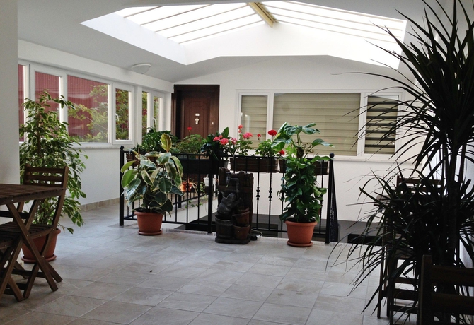 Imagen de los interiores del Aparthotel Atrium Suites. Foto 12