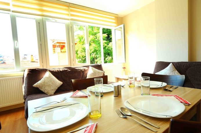 Imagen de los interiores del Aparthotel Atrium Suites. Foto 15