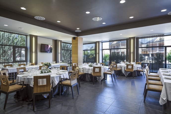 Imagen del bar/restaurante del Aparthotel Attica 21 Vall&eacute;s. Foto 2