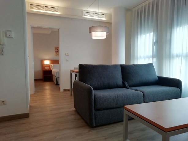 Imagen de la habitación del Aparthotel Aura Park Fira Barcelona. Foto 2