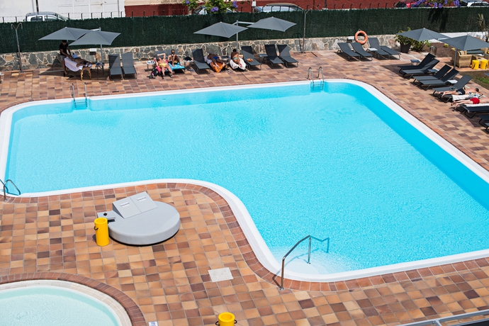 Imagen de la piscina del Aparthotel Axel Beach Maspalomas - Adults Only. Foto 16