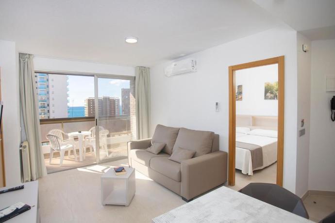 Imagen de la habitación del Aparthotel BCL Levante Club. Foto 8