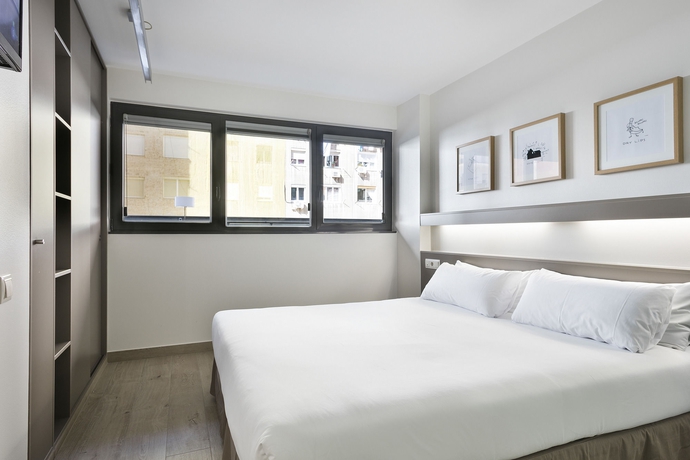 Imagen de la habitación del Aparthotel BCN Montjuic. Foto 4
