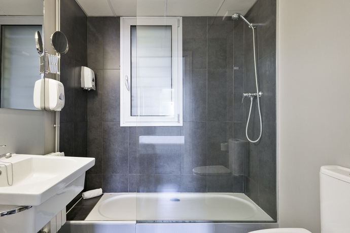 Imagen de la habitación del Aparthotel BCN Montjuic. Foto 8
