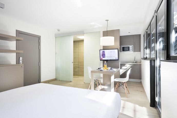 Imagen de la habitación del Aparthotel BCN Montjuic. Foto 10