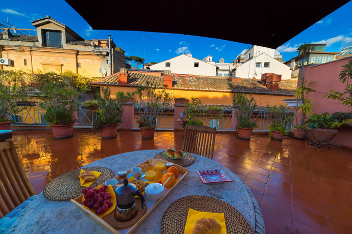 Imagen de los exteriores del Aparthotel Babuino 79. Foto 13