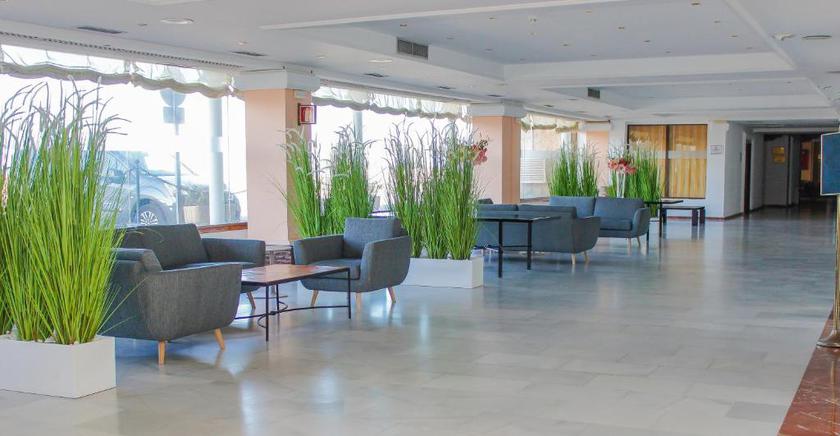 Imagen de los interiores del Aparthotel Bahia Sur. Foto 14