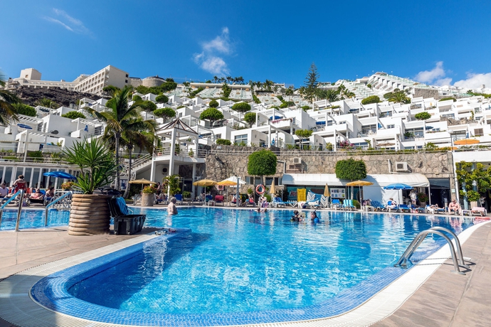 Imagen de la piscina del Aparthotel Bah&iacute;a Blanca, Puerto Rico. Foto 11