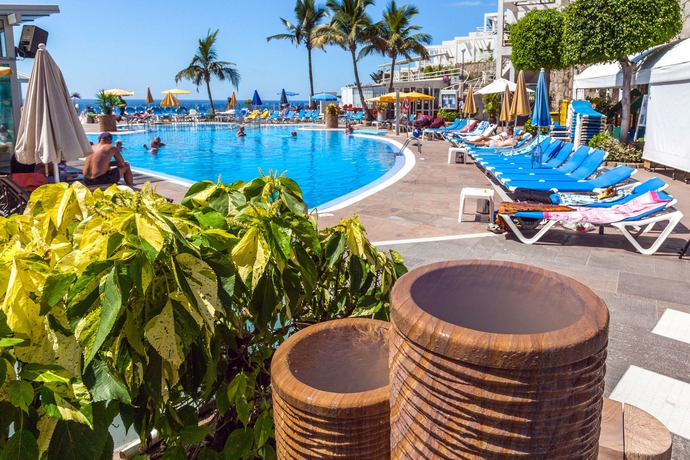 Imagen de la piscina del Aparthotel Bah&iacute;a Blanca, Puerto Rico. Foto 12