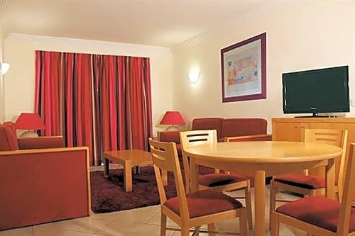 Imagen de la habitación del Aparthotel Balaia Plaza. Foto 3