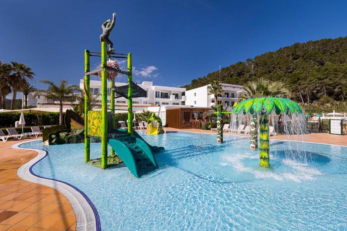 Imagen de la piscina del Aparthotel Balansat Resort. Foto 19