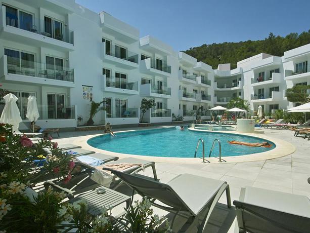 Imagen de la piscina del Aparthotel Balansat Resort. Foto 20