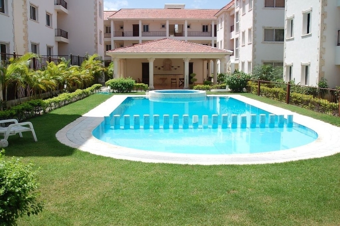 Imagen de la piscina del Aparthotel Bavaro Green. Foto 19