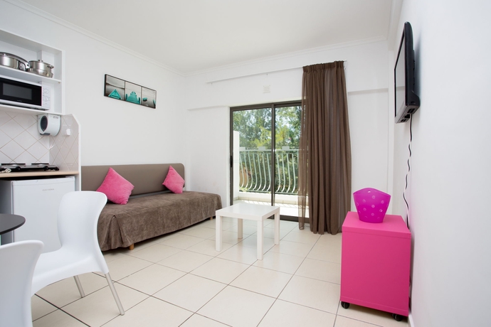 Imagen de los interiores del Aparthotel Bayside Salgados. Foto 13