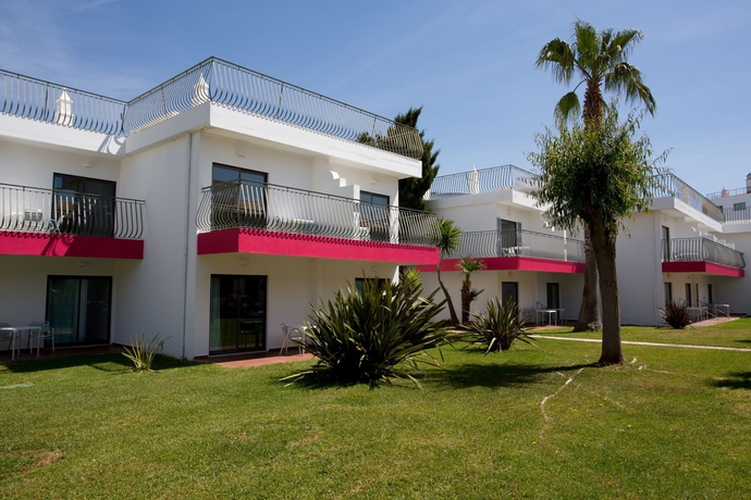 Imagen de los exteriores del Aparthotel Bayside Salgados. Foto 9