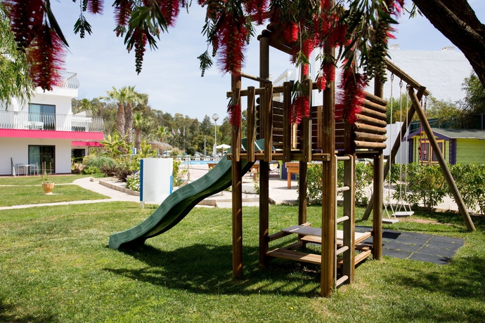 Imagen de los exteriores del Aparthotel Bayside Salgados. Foto 11