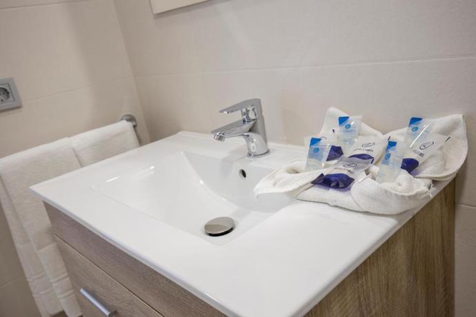 Imagen de la habitación del Aparthotel Bcl Levante Lux. Foto 12