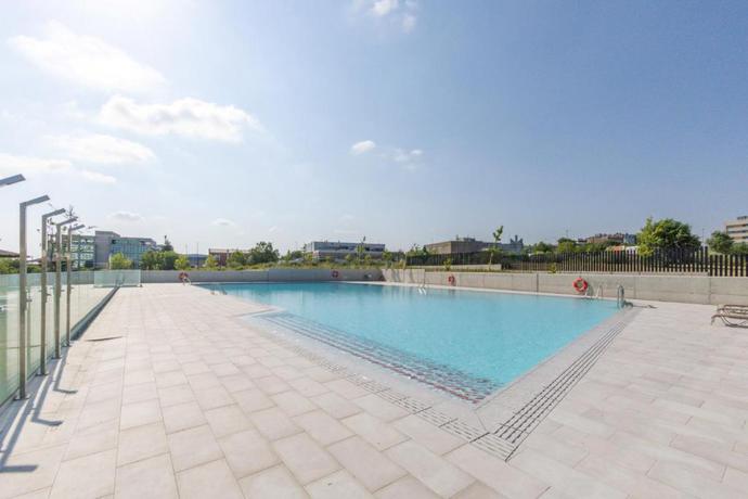 Imagen de la piscina del Aparthotel Be Casa Alcobendas. Foto 9